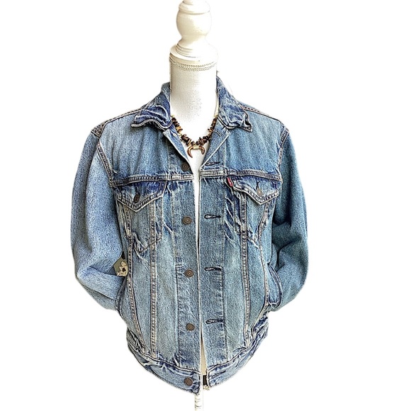 NWT Levi’s Classic Denim Jacket. B13 - Picture 2 of 12